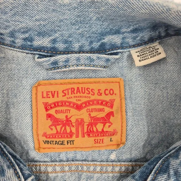Levis Mens Vintage Fit Trucker Denim Jacket Light Wash Distressed Blue Large - Picture 4 of 11